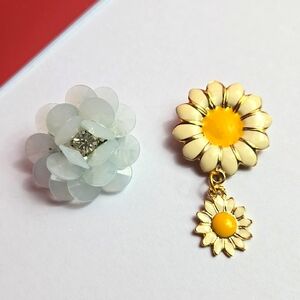 Gold Tone Yellow Cream Enamal  Floral Brooches Pin